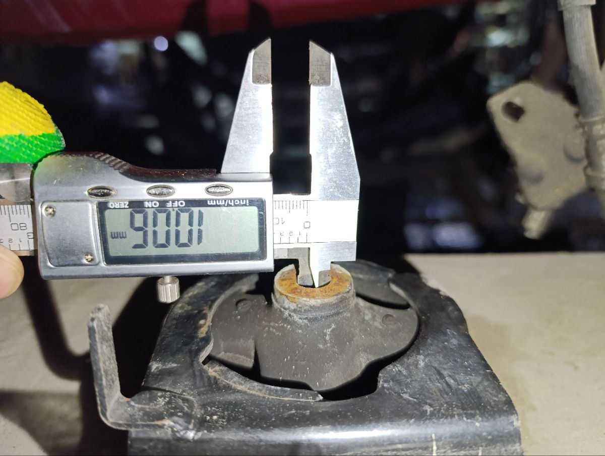 Подушка двигателя на Toyota Avensis AZT255 1AZ-FSE Фото 4