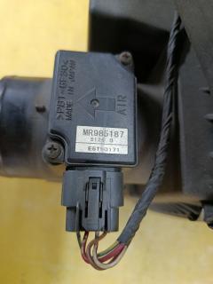 Корпус воздушного фильтра MR985187 на Mitsubishi Airtrek CU5W 4G69 Фото 4