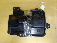 Подставка под аккумулятор на Toyota Corolla Fielder NZE144G Фото 2