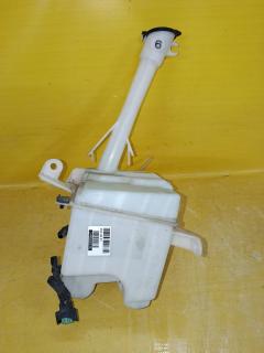 Бачок омывателя на Toyota Corolla Fielder ZRE144G 85315-13080