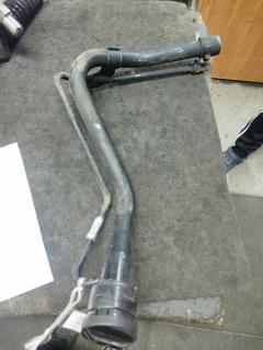 Заливная горловина топливного бака 77201-52050 на Toyota Platz NCP12 1NZ-FE Фото 3