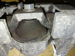 Подушка двигателя на Nissan Dualis KJ10 MR20DE Фото 3