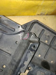 Защита двигателя 51442-28150, 51441-28170, 52618-28020 на Toyota Voxy ZRR70G 3ZR-FAE Фото 4