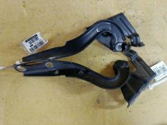 Крепление капота на Toyota Corolla Fielder NZE144G