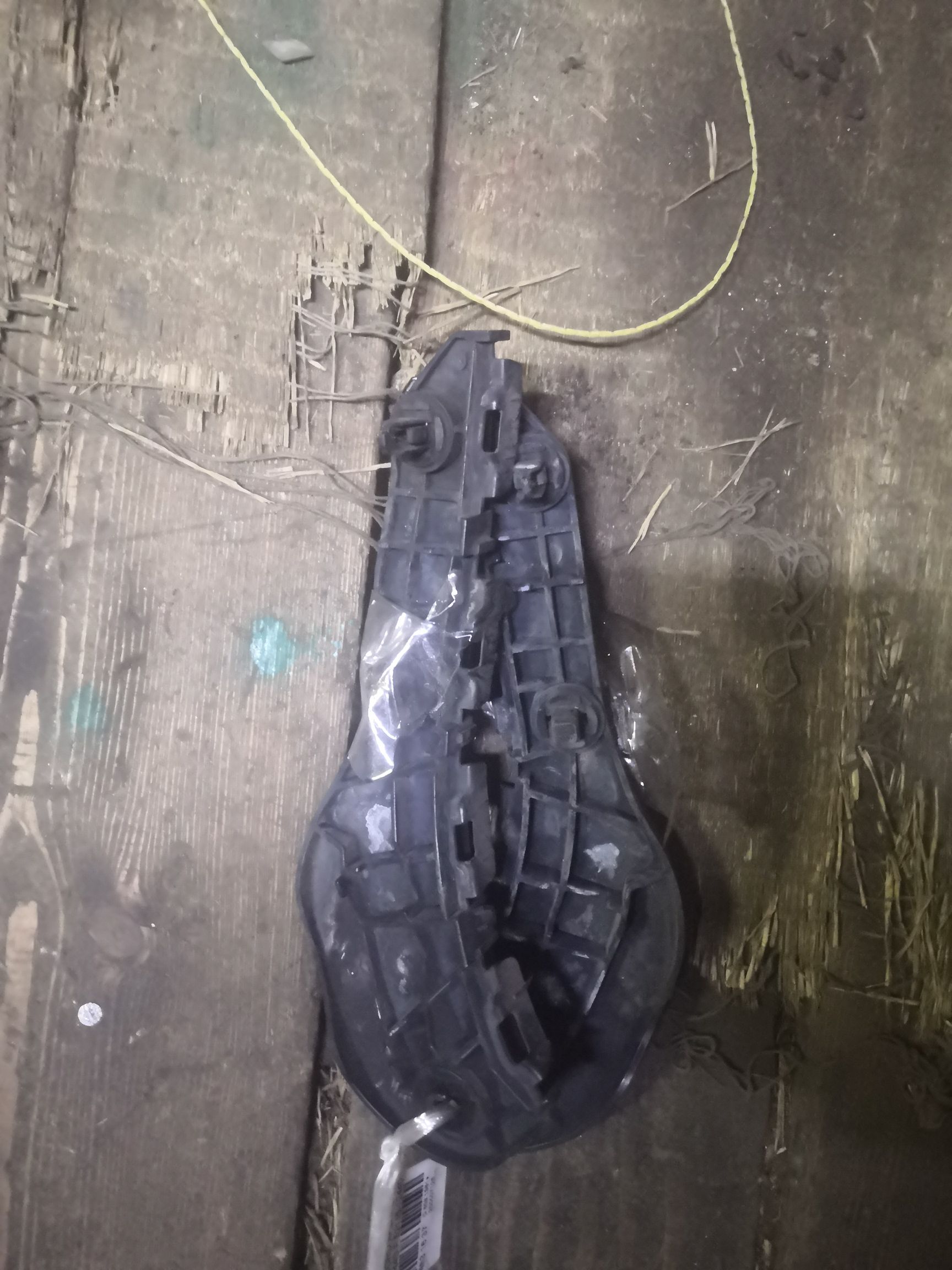Крепление бампера 52116-12400, 52115-12440 на Toyota Corolla Fielder NZE144G Фото 3