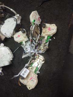 Замок двери на Honda Stream RN4 Фото 3