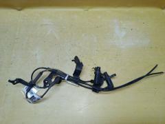 Датчик ABS на Toyota Noah ZRR75G 89545-28200  89546-28190, Заднее расположение