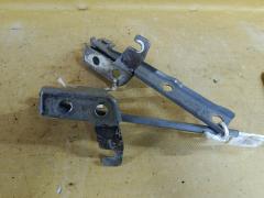 Крепление капота на Volkswagen Tiguan 5N 5N0823301A  5N0023302A