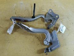 Крепление капота на Toyota Corolla Fielder NZE144G