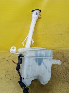 Бачок омывателя 85315-13080 на Toyota Corolla Fielder NZE144G Фото 4