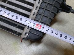 Радиатор интеркулера на Nissan Note E12 HR12DDR Фото 14