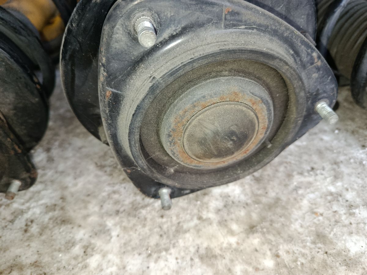 Стойка амортизатора на Subaru Legacy Wagon BP5 EJ20X Фото 3