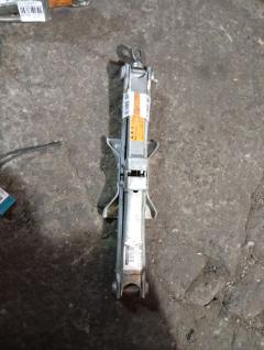 Домкрат на Nissan Avenir W11 Фото 2