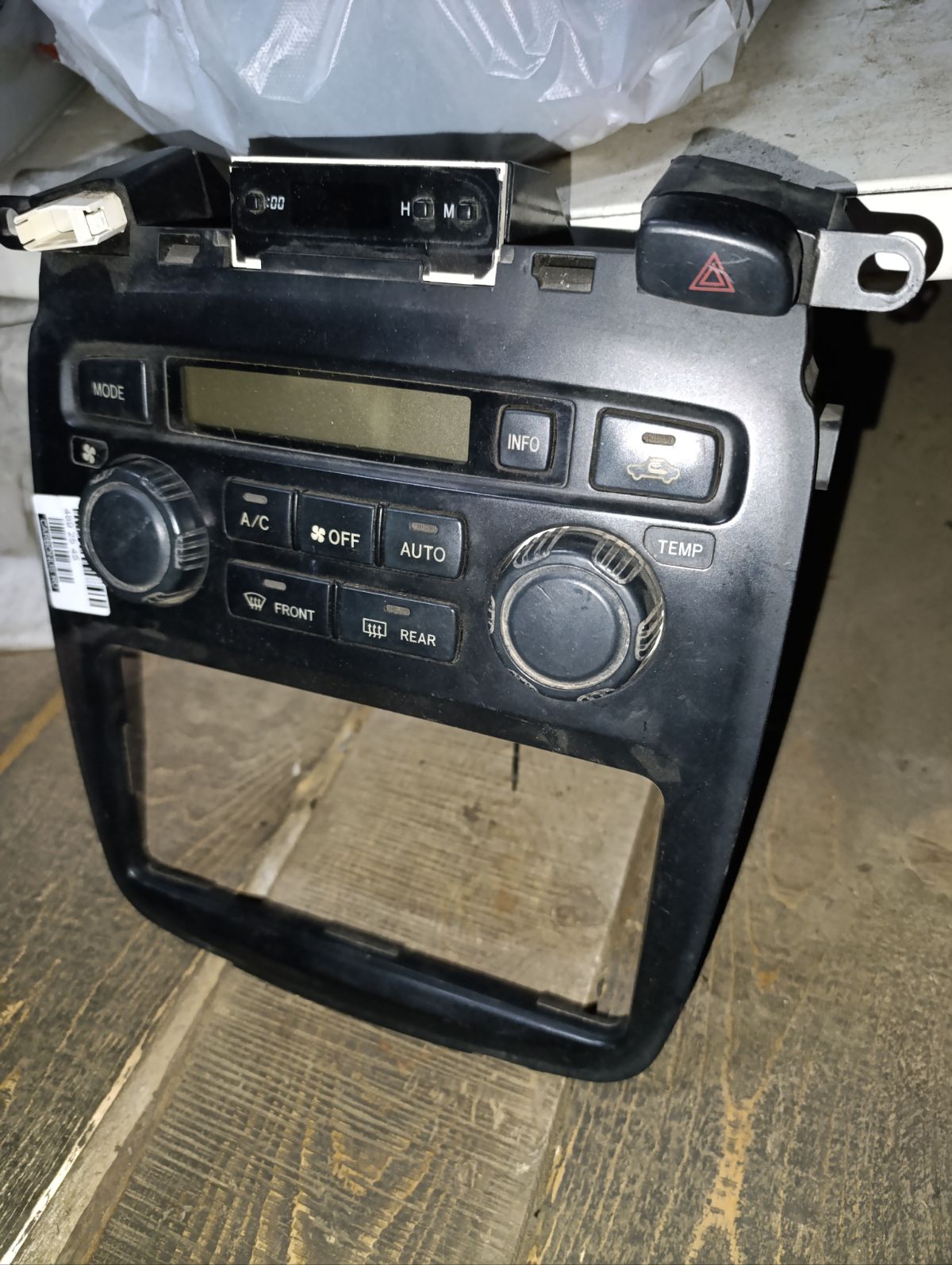 Блок управления климатконтроля 84010-48190 на Toyota Kluger MCU25W 1MZ-FE Фото 5