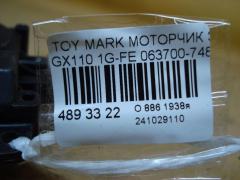 Моторчик заслонки печки 063700-7480 на Toyota Mark Ii GX110 1G-FE Фото 3