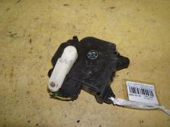 Моторчик заслонки печки 063700-7051 на Toyota Harrier MCU15W 1MZ-FE Фото 2