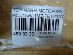 Моторчик заслонки печки 063700-7051 на Toyota Harrier MCU15W 1MZ-FE Фото 3