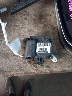 Моторчик заслонки печки 063700-7051 на Toyota Harrier MCU15W 1MZ-FE Фото 3