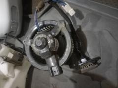 Мотор печки 87103-52030 на Toyota Succeed NCP58G Фото 3