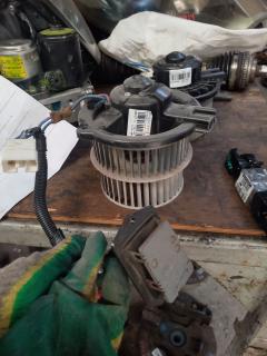 Мотор печки 87103-52030 на Toyota Succeed NCP58G Фото 4