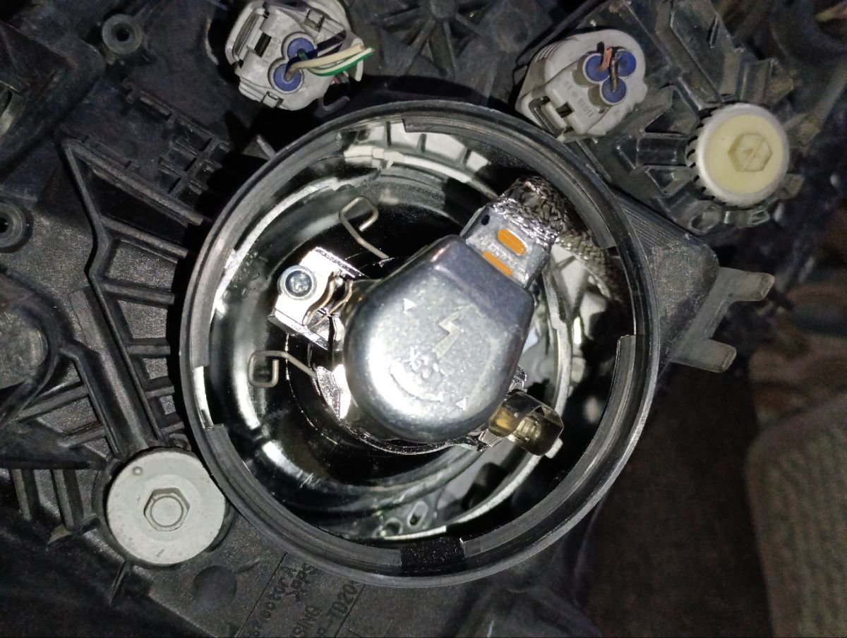 Фара 35-107 35-107 на Toyota Avensis AZT250 Фото 21