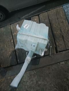 Бачок омывателя 85315-68020 на Toyota Wish ZGE20G Фото 3