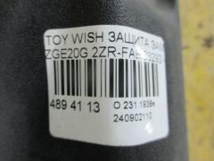 Защита замка капота 53292-68020 на Toyota Wish ZGE20G 2ZR-FAE Фото 3