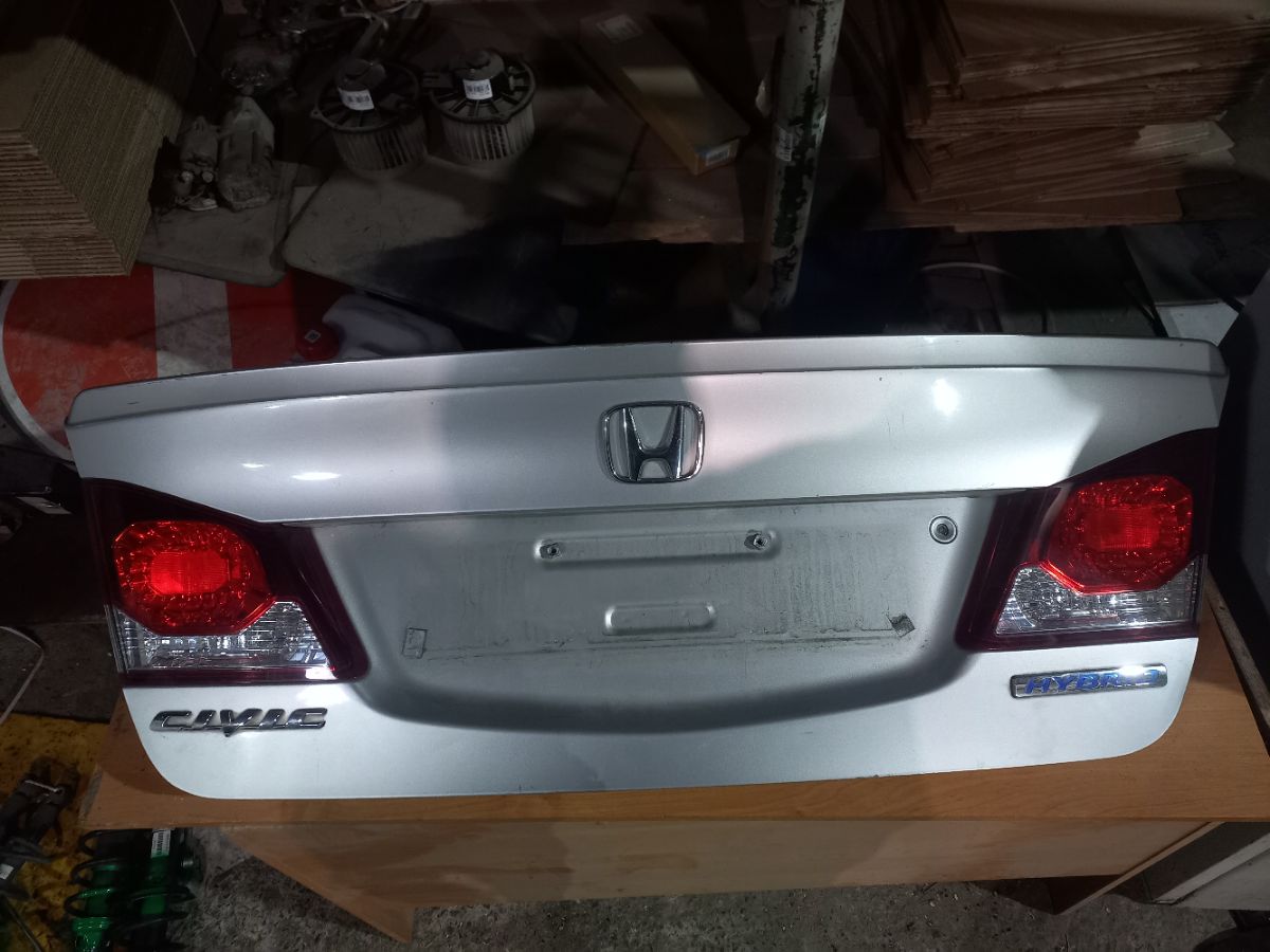 Крышка багажника P8408 P8408 на Honda Civic Hybrid FD3 Фото 4