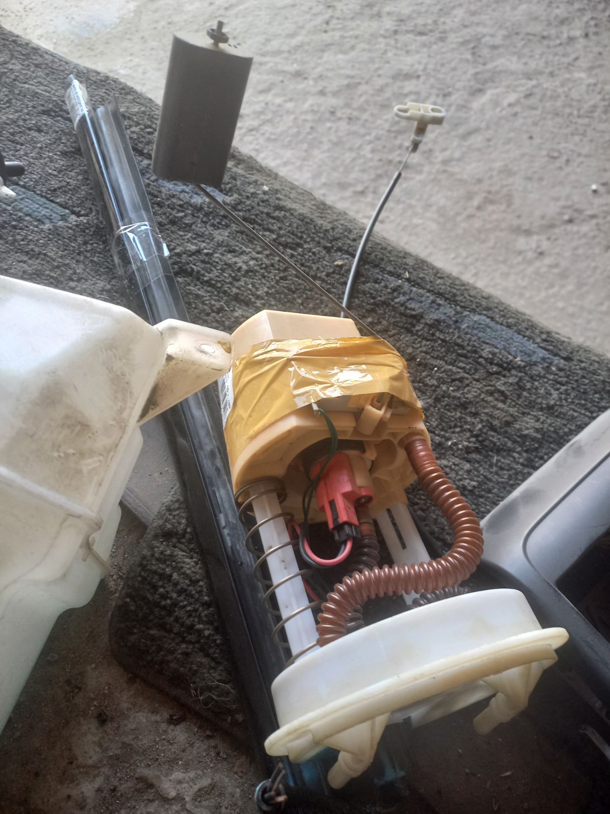 Бензонасос 2S6U9350A1A, ZJ201335XA на Mazda Demio DY3W ZJ-VE Фото 3