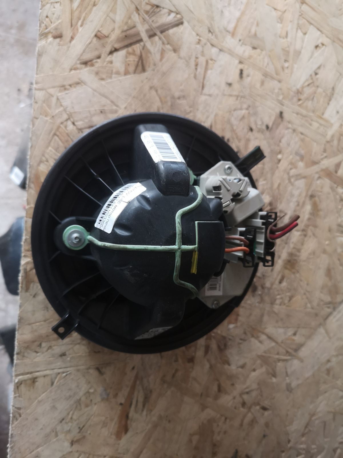 Мотор печки 64116933664, 64119227671 на Bmw 1-Series E87-UE12 Фото 2 Мотор печки 64116933664, 64119227671 на Bmw 1-Series E87-UE12 Фото 2