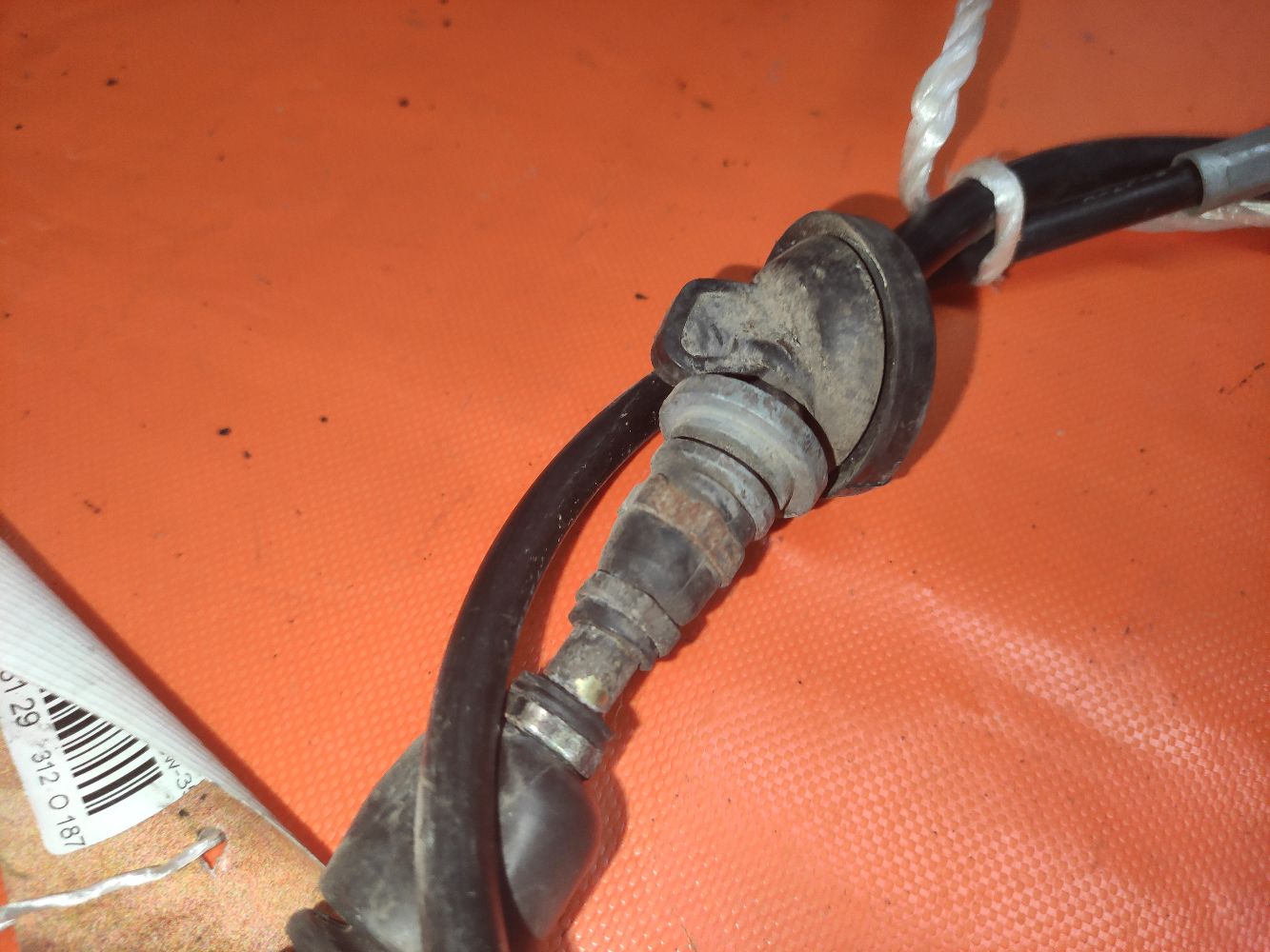 Тросик на коробку передач на Mazda Demio DW3W B3 Фото 4