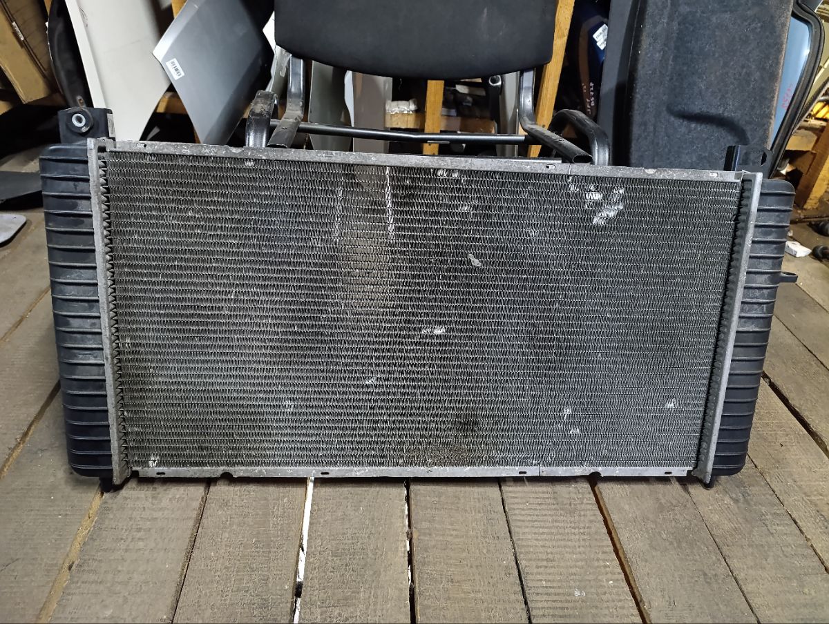 Радиатор ДВС на Cadillac Escalade Фото 13