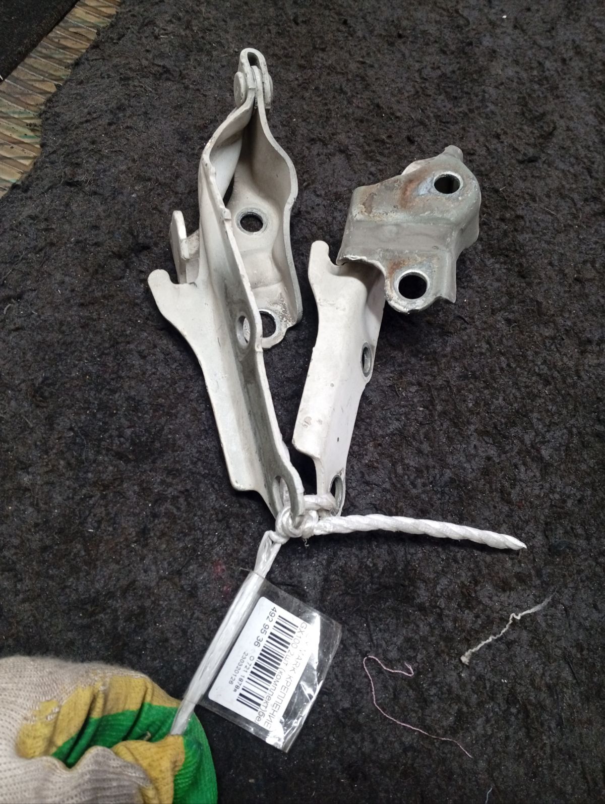 Крепление капота 53410-22110, 53420-22110 на Toyota Mark Ii GX100 Фото 2