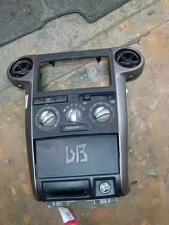 Консоль магнитофона на Toyota Bb NCP31 Фото 3