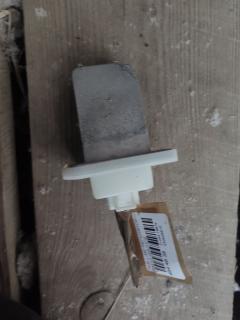 Регулятор скорости мотора отопителя 27761-70T01, 27761-70T02, 27761-70T03, 73533-FE000 на Nissan Liberty RM12 QR20DE Фото 4