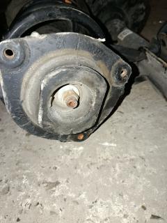 Стойка амортизатора на Nissan Leaf ZE0 EM61 Фото 5