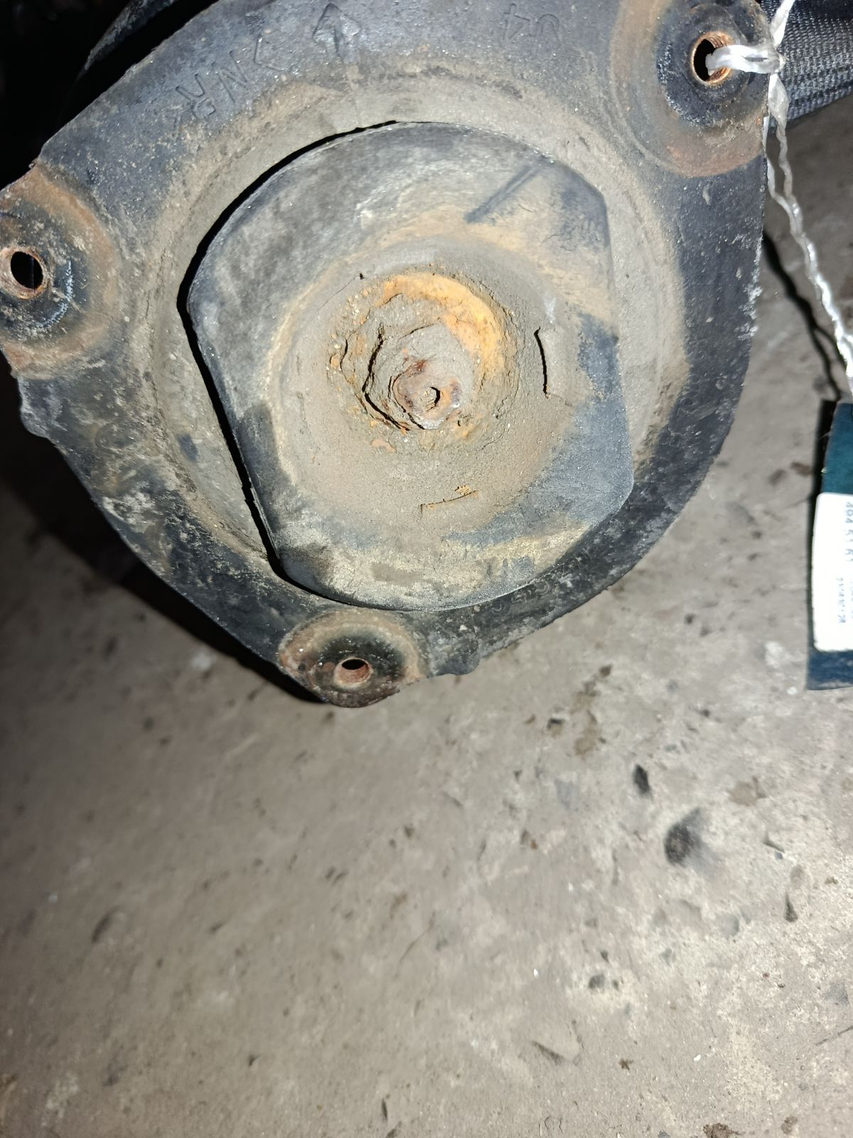 Стойка амортизатора на Nissan Leaf ZE0 EM61 Фото 6