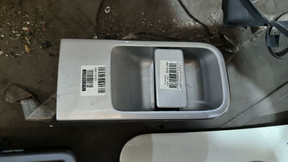 Ручка двери на Nissan Elgrand E51 Фото 3