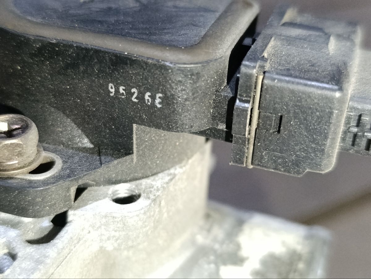 Дроссельная заслонка на Mitsubishi Chariot Grandis N86W 6G72 Фото 12