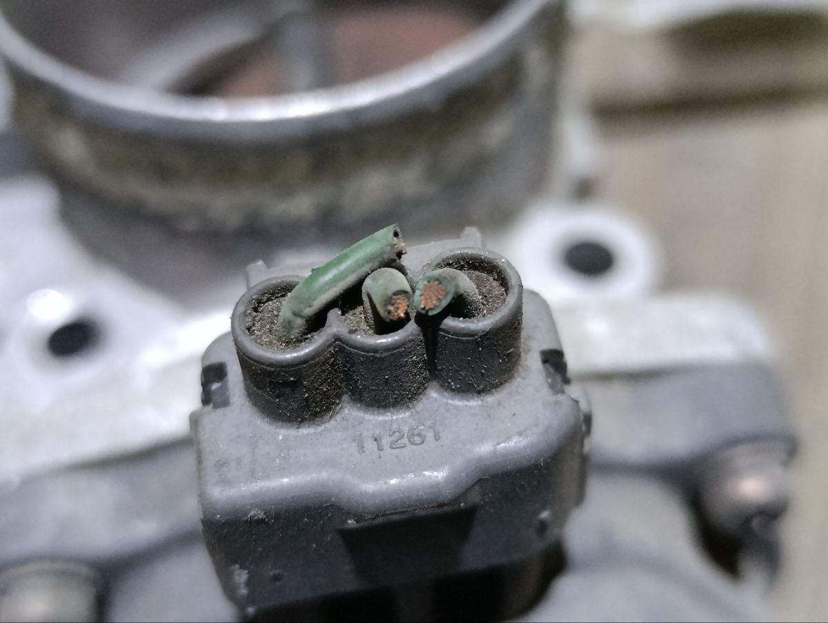 Дроссельная заслонка на Mitsubishi Chariot Grandis N86W 6G72 Фото 7