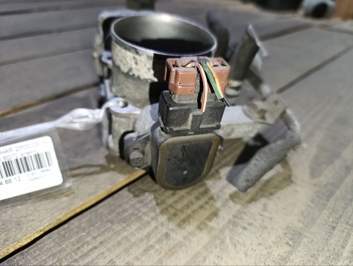 Дроссельная заслонка на Mitsubishi Chariot Grandis N86W 6G72 Фото 9