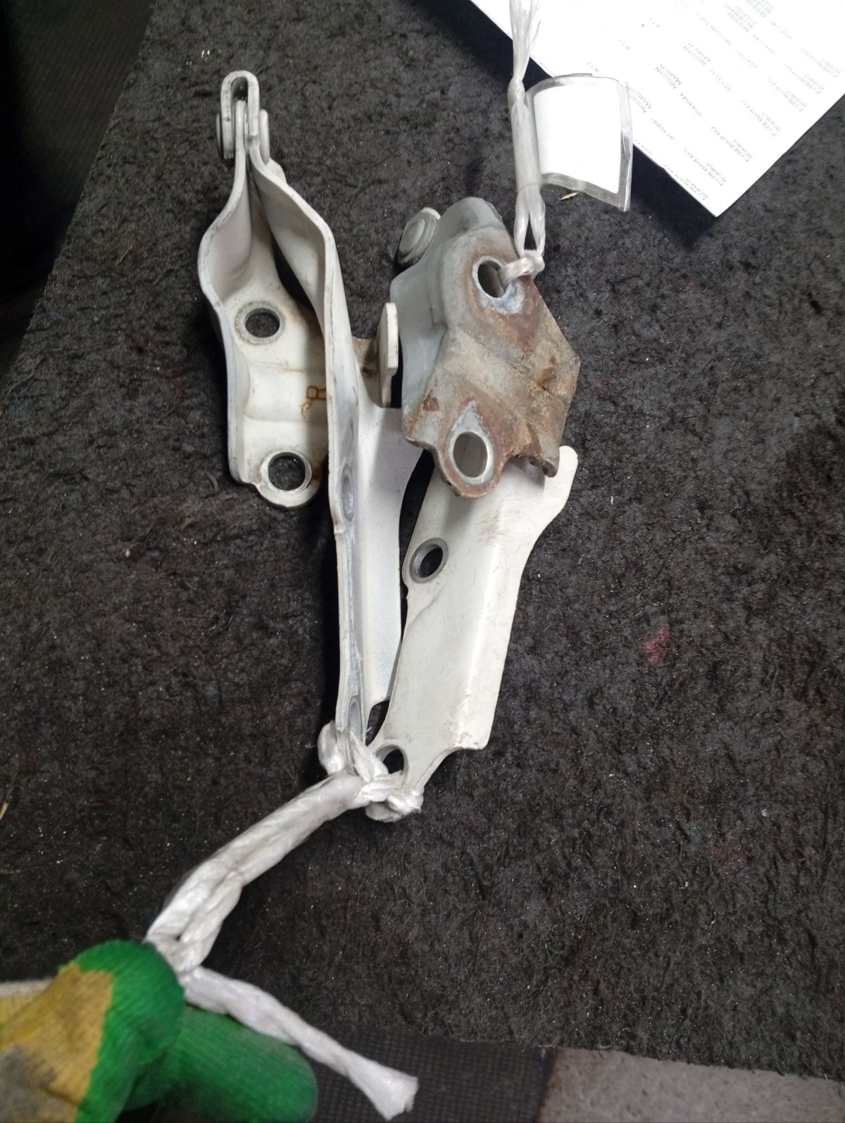 Крепление капота 53410-22110, 53420-22110 на Toyota Mark Ii GX100 Фото 2