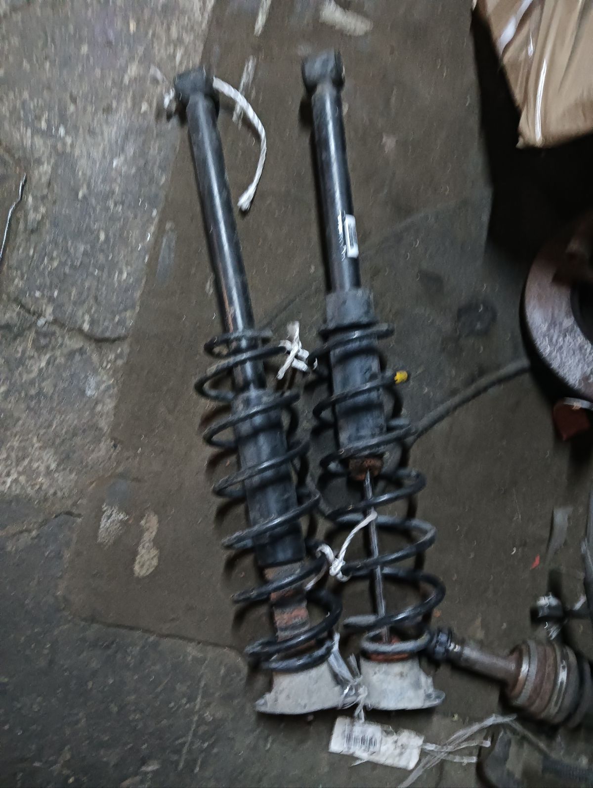 Амортизатор 1206032, 1209075, 1251758, 1305612, 1327469, 2S61-18008-AA, 2S61-18008-AC, 2S61-18008-AD, 2S61-18008-AE, 553308, CR-003R-DY3W, CR9024, D3502870XD, SJ-003R-DY3W, ST-003R-DY3W на Mazda Demio DY3W Фото 2