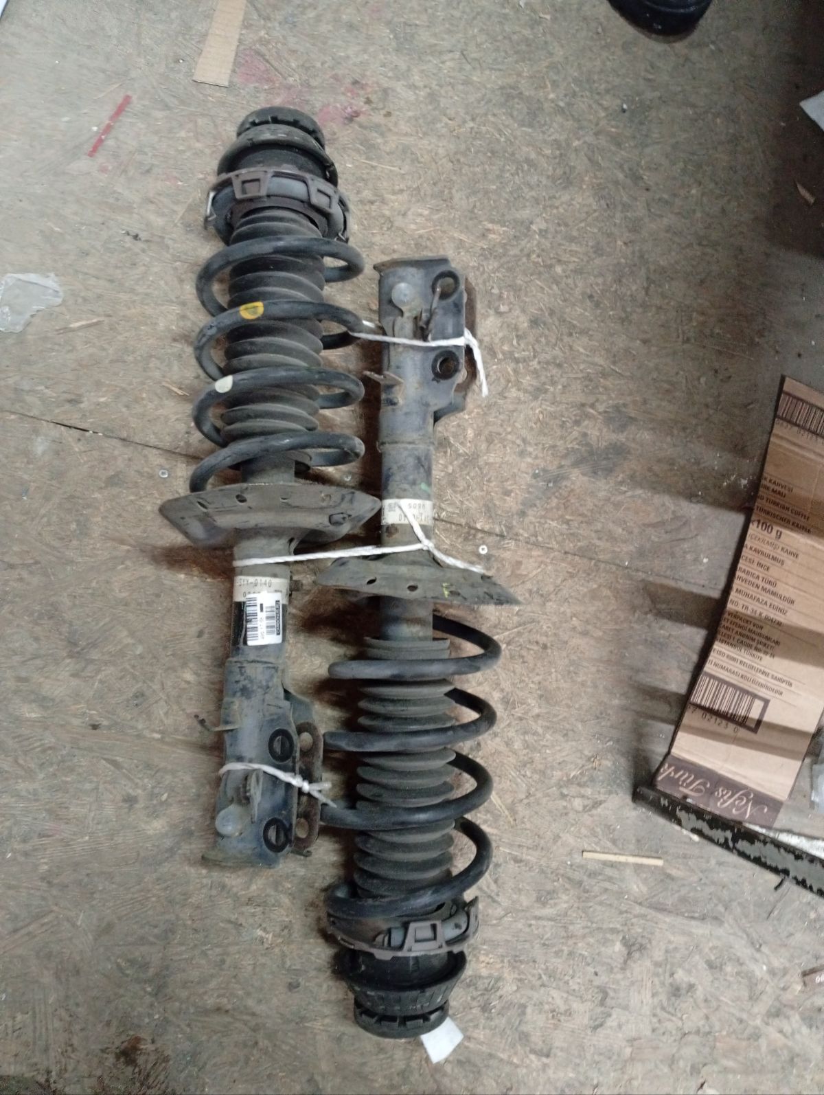 Стойка амортизатора на Honda Freed GB3 L15A Фото 2