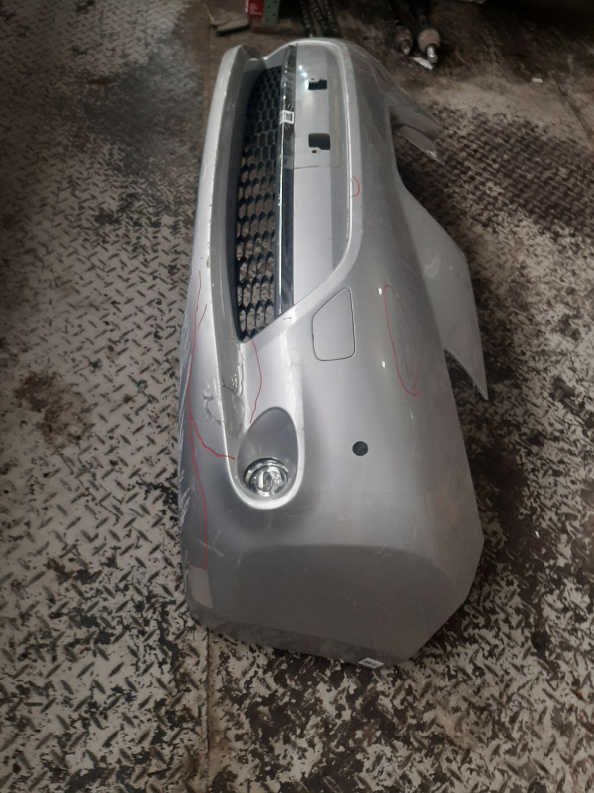 Бампер 62022-3NA0H на Nissan Leaf ZE0 Фото 5