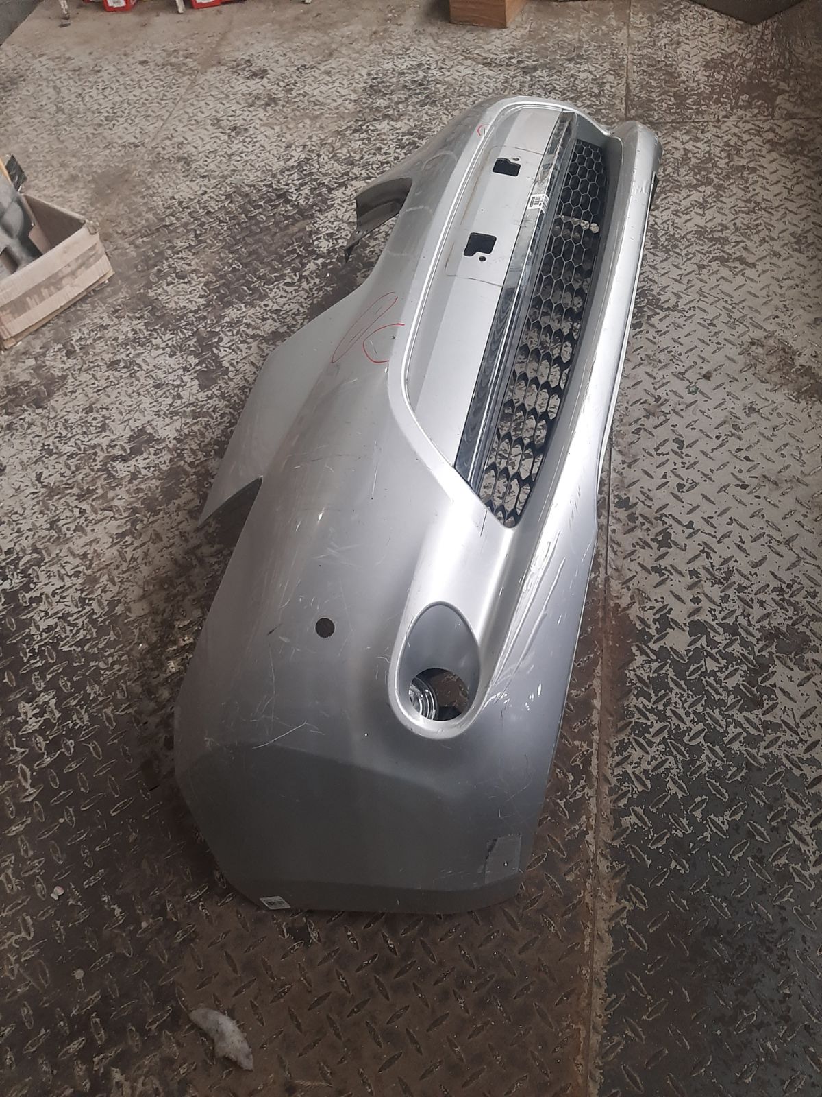 Бампер 62022-3NA0H на Nissan Leaf ZE0 Фото 6