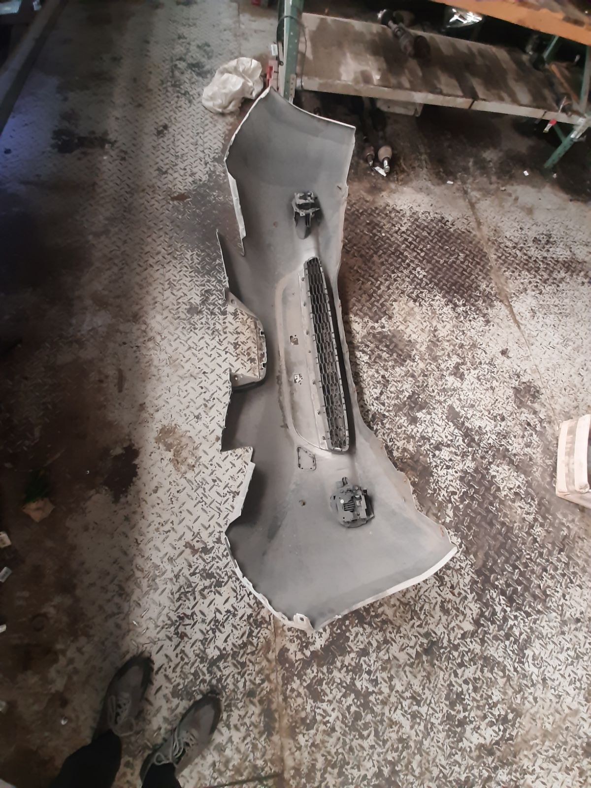 Бампер 62022-3NA0H на Nissan Leaf ZE0 Фото 7