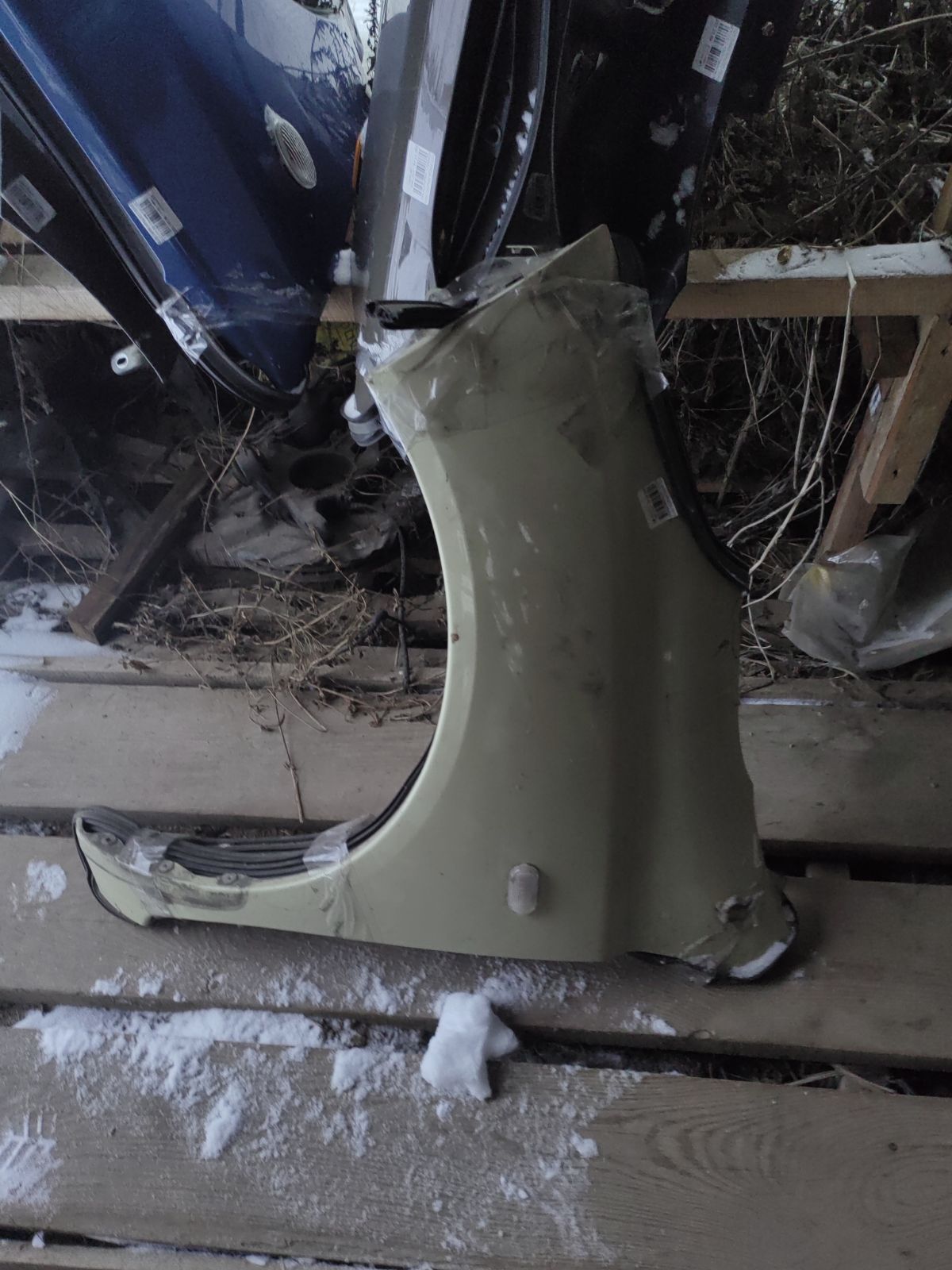 Крыло переднее 01520011, 08312624, 12932111, 1609311, 1609311A1, 191002, 27 07 01, 270701, 3328655, 6024007, 63101-AX030, 63101-AX035, 63101-AX630, 63101AX630, 6504041609311P, 8100203, 974171, 99B79L, DS0113014, DS0113034, DS10121AL, DS10121ALV, DS10121BL, DT48001600L00, DT48001602L00, DT480162, GD99B79L, L00812, MV 63101AX630, MV63101AX630, NI264021FL, NNMIC03270L, NSMCR03121L, PDS10121AL, STDT480162 на Nissan March AK12 Фото 5