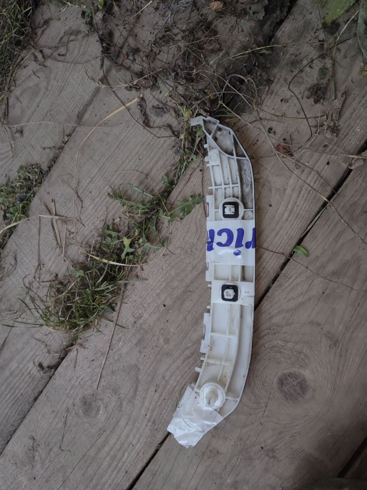 Крепление бампера 52576-52100 на Toyota Ractis NCP120 Фото 4