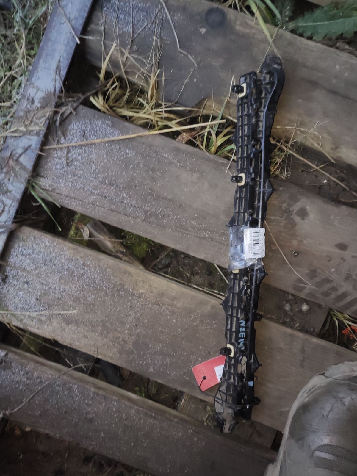 Крепление бампера 52576-13060 на Toyota Corolla Fielder NZE141G Фото 4